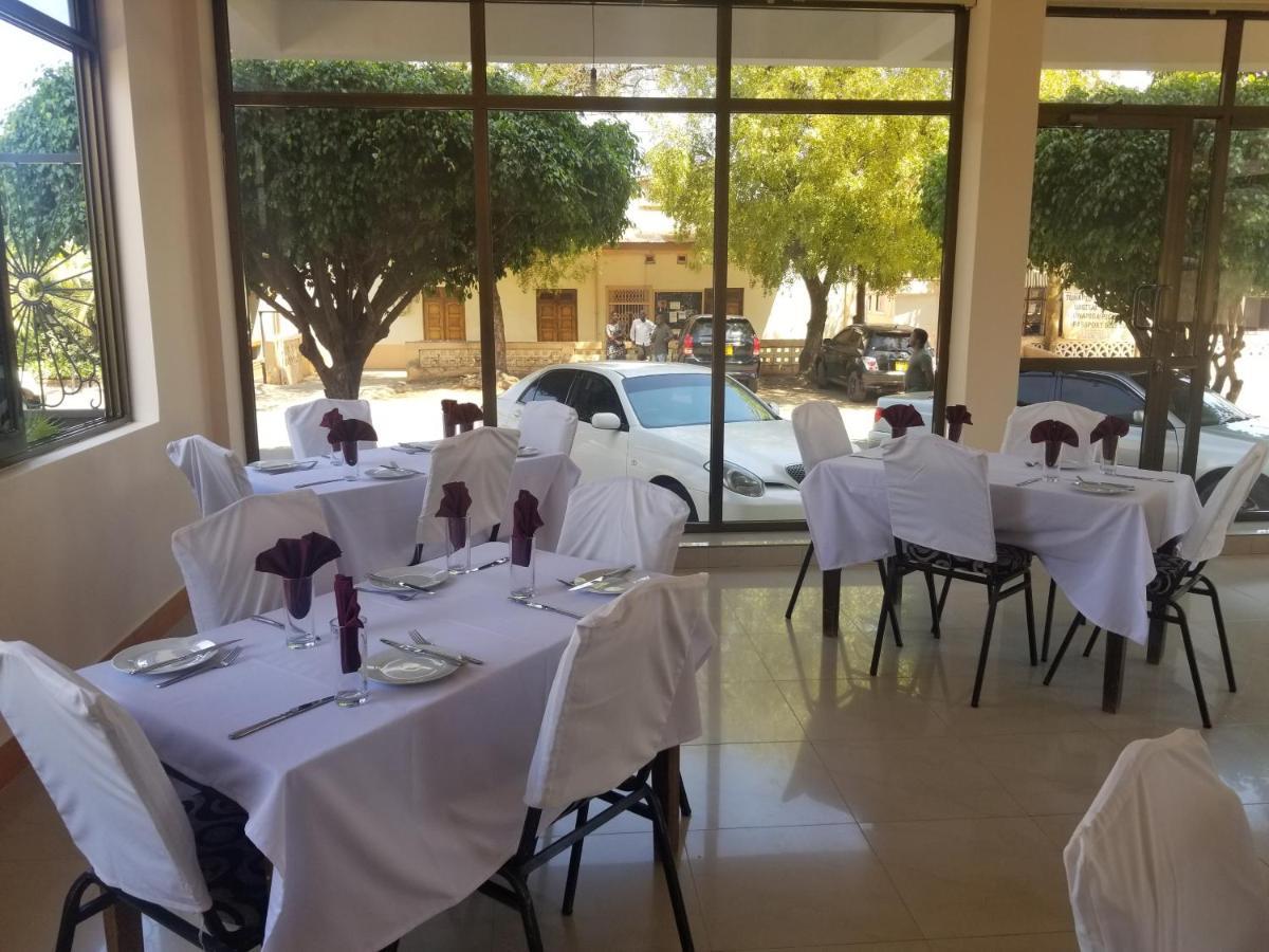 Hotel Buffalo Moshi Bagian luar foto